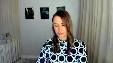 Olivia online show from March 26, 8:10 pm