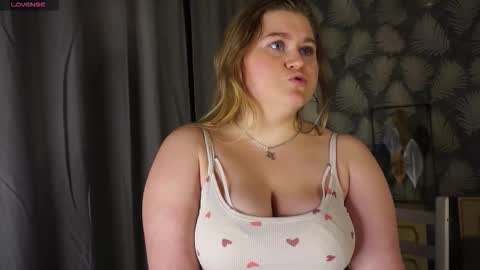 Snapshot of gorgeous_beaux chatting on October 11, 6:54 pm Sexy Mona 3 online show from October 11, 6:54 pm