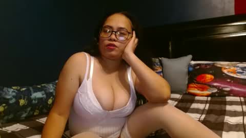 Snapshot of gorgeouslyn09 chatting on October 5, 8:25 pm gorgeouslyn09 online show from October 5, 8:25 pm