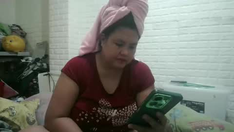 Snapshot of gorgeousselenaxx chatting on March 4, 6:04 am gorgeousselenaxx online show from March 4, 6:04 am