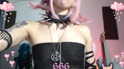 Snapshot of gothicute chatting on January 10, 6:09 am online show from January 10, 6:09 am