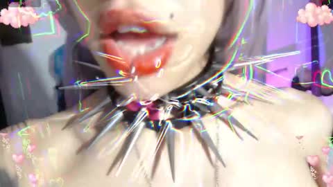 Snapshot of gothicute chatting on October 3, 5:34 am online show from October 3, 5:34 am