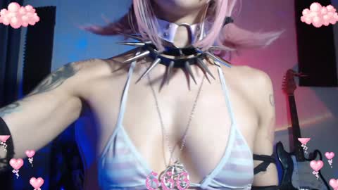 Snapshot of gothicute chatting on January 21, 4:54 am online show from January 21, 4:54 am