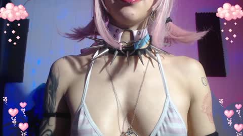 Snapshot of gothicute chatting on February 1, 5:18 am online show from February 1, 5:18 am