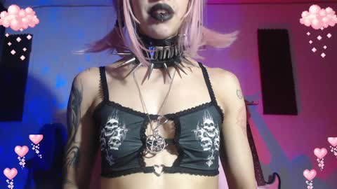 Snapshot of gothicute chatting on February 8, 7:37 am online show from February 8, 7:37 am