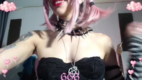 Snapshot of gothicute chatting on January 11, 9:36 am online show from January 11, 9:36 am