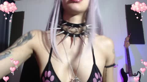 Snapshot of gothicute chatting on December 7, 7:38 am online show from December 7, 7:38 am