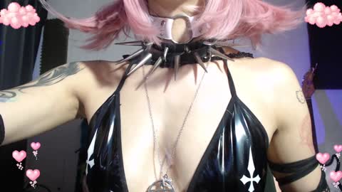 Snapshot of gothicute chatting on December 30, 4:53 am online show from December 30, 4:53 am