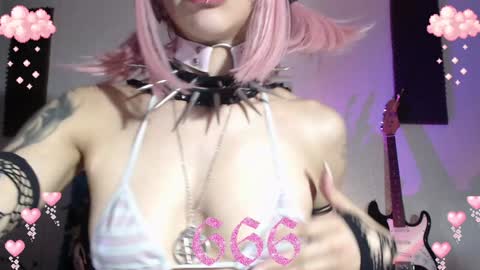 Snapshot of gothicute chatting on December 31, 6:59 am online show from December 31, 6:59 am