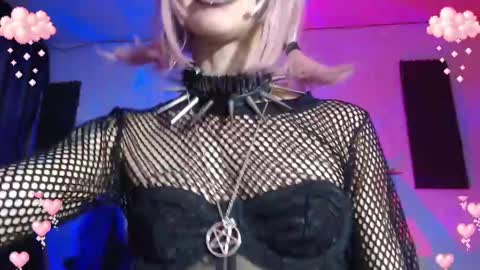 Snapshot of gothicute chatting on February 17, 5:58 am online show from February 17, 5:58 am