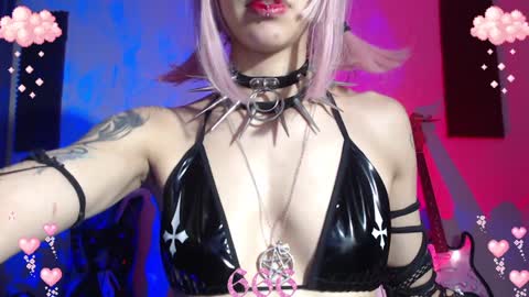 Snapshot of gothicute chatting on January 29, 8:29 am online show from January 29, 8:29 am