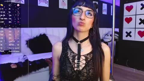 Meredith Alessandra online show from February 18, 4:04 am