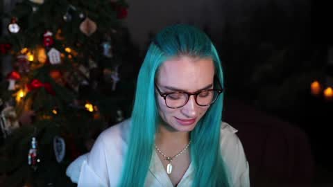 Snapshot of gracegreen chatting on December 30, 6:53 am I will be glad to see you 30 N 1800 - 2300 gmt3 online show from December 30, 6:53 am