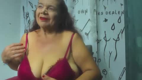 Snapshot of grandmother_milf chatting on December 13, 10:23 pm Mi Name is violeta online show from December 13, 10:23 pm