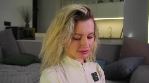 Kelly online show from April 23, 3:14 pm