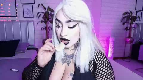Snapshot of greennbella chatting on September 9, 7:13 pm online show from September 9, 7:13 pm