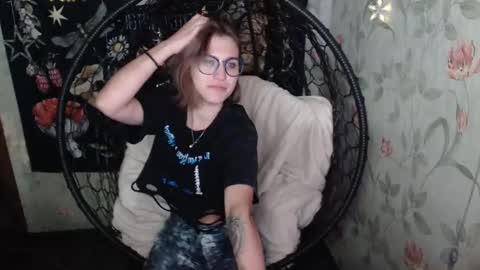 Snapshot of greenwitch9 chatting on September 25, 12:15 pm Lina online show from September 25, 12:15 pm
