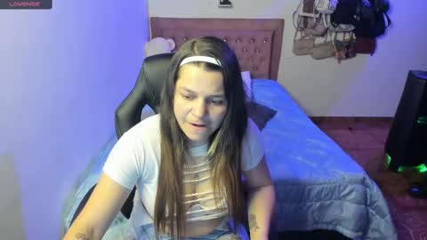 Hello Im Julieta Im 25 years old welcome to my room have fun and be happy. online show from March 2, 4:39 am