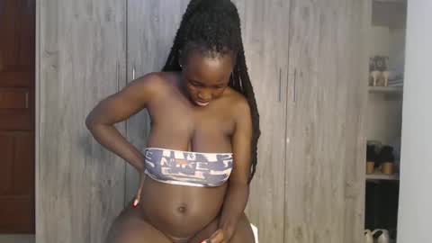 Snapshot of gulpess chatting on February 25, 10:53 pm Miss Incredible online show from February 25, 10:53 pm