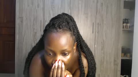Snapshot of gulpess chatting on February 21, 11:10 pm Miss Incredible online show from February 21, 11:10 pm