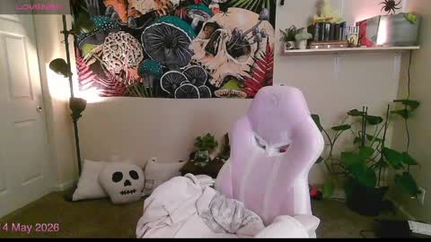 Kylie online show from May 14, 3:18 pm
