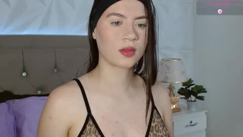 Gwen Drew online show from October 28, 1:06 pm