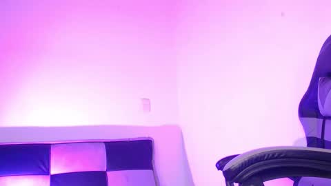 gwenhazel online show from November 11, 12:24 pm