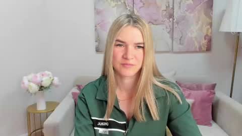 gwensmitt online show from July 7, 9:50 pm