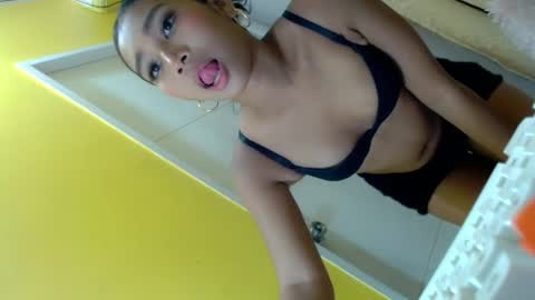 gwyneth_licious online show from May 24, 6:18 pm