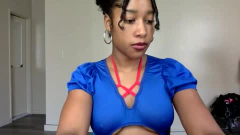 gyalxoxo online show from October 31, 4:00 pm