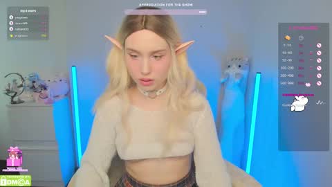 Snapshot of gylaxie chatting on February 27, 8:28 am online show from February 27, 8:28 am