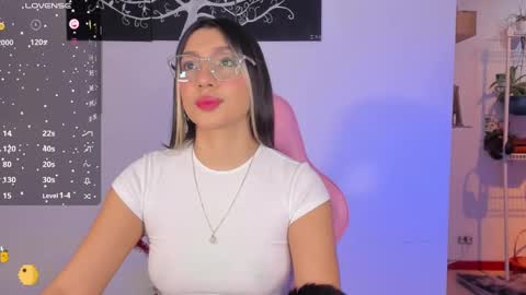 Snapshot of h3y_mia3 chatting on February 21, 5:24 am Paulina online show from February 21, 5:24 am