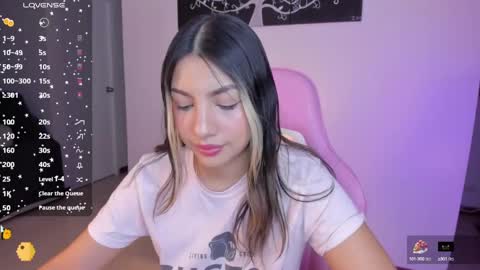 Snapshot of h3y_mia3 chatting on January 14, 6:13 am Paulina online show from January 14, 6:13 am