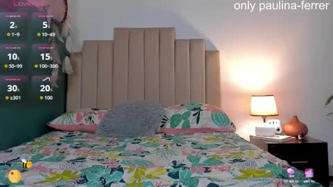 Snapshot of h3y_mia3 chatting on October 23, 4:29 am Paulina online show from October 23, 4:29 am