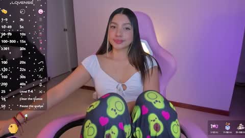 Snapshot of h3y_mia3 chatting on January 20, 6:10 am Paulina online show from January 20, 6:10 am