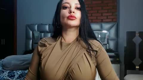 h_a_n_n_n_a online show from February 8, 10:01 pm