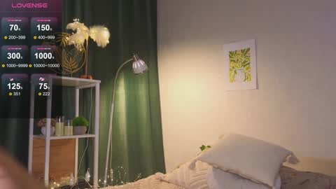 Snapshot of hadleynichols chatting on February 9, 1:12 am Hi Im Sophia Glad to see you in my room PVT is open online show from February 9, 1:12 am