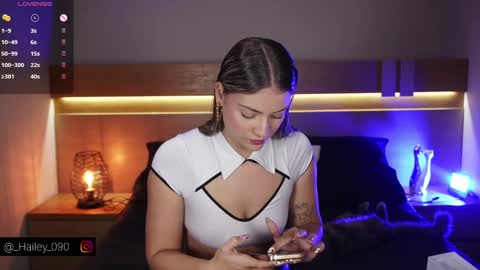 Snapshot of hailey_09 chatting on October 8, 5:06 pm Hailey online show from October 8, 5:06 pm