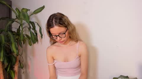 Snapshot of hailey_firee chatting on September 10, 2:55 am Hailey online show from September 10, 2:55 am