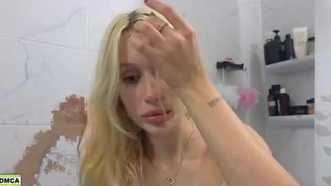 Snapshot of hailey_would chatting on October 21, 10:03 pm hailey_would online show from October 21, 10:03 pm