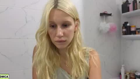 Snapshot of hailey_would chatting on September 23, 9:02 pm hailey_would online show from September 23, 9:02 pm