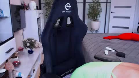 Monika online show from July 28, 11:39 am