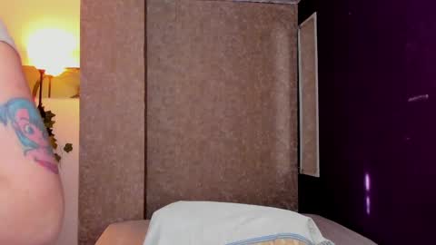 Snapshot of halaana_tendeer chatting on February 18, 1:11 pm halaana tendeer online show from February 18, 1:11 pm