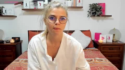 Snapshot of haleyreedme chatting on October 5, 10:42 am Haley online show from October 5, 10:42 am