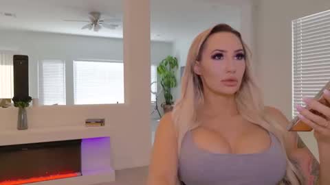 Halia Hill online show from October 15, 5:48 pm