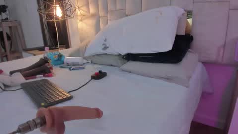 Snapshot of halie728 chatting on October 18, 2:58 am Halie online show from October 18, 2:58 am