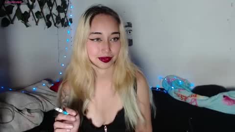 Snapshot of hallie_cam2 chatting on September 29, 10:04 pm HALLIE online show from September 29, 10:04 pm