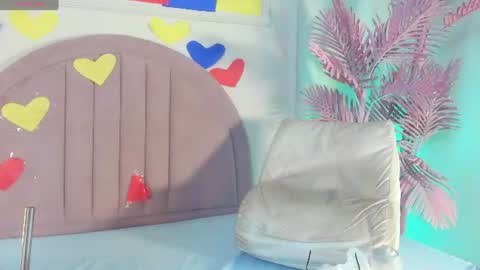 hanaahquinn online show from June 17, 1:01 pm
