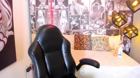 HANAH  online show from January 18, 1:40 pm