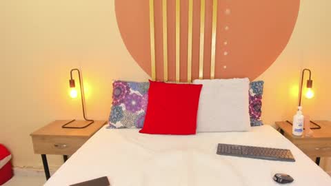 HANAH  online show from February 6, 1:21 pm